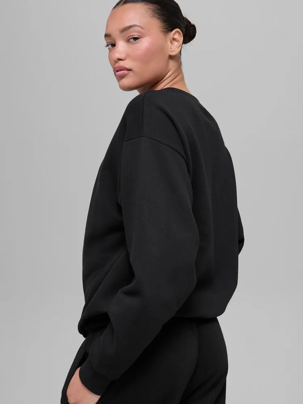 NWT ALO Accolade Crewneck Pullover Size Small